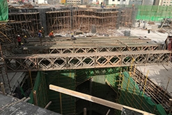 中建六局呼和浩特振華購物中心貝雷梁跨度18米